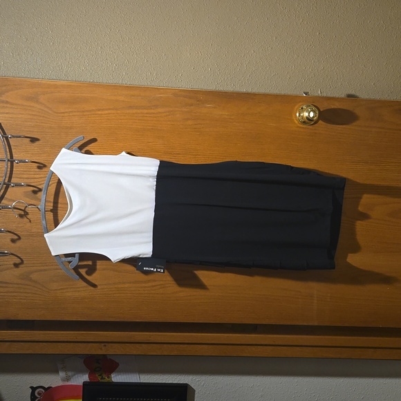 En Focus Studio Dress - Picture 2 of 4